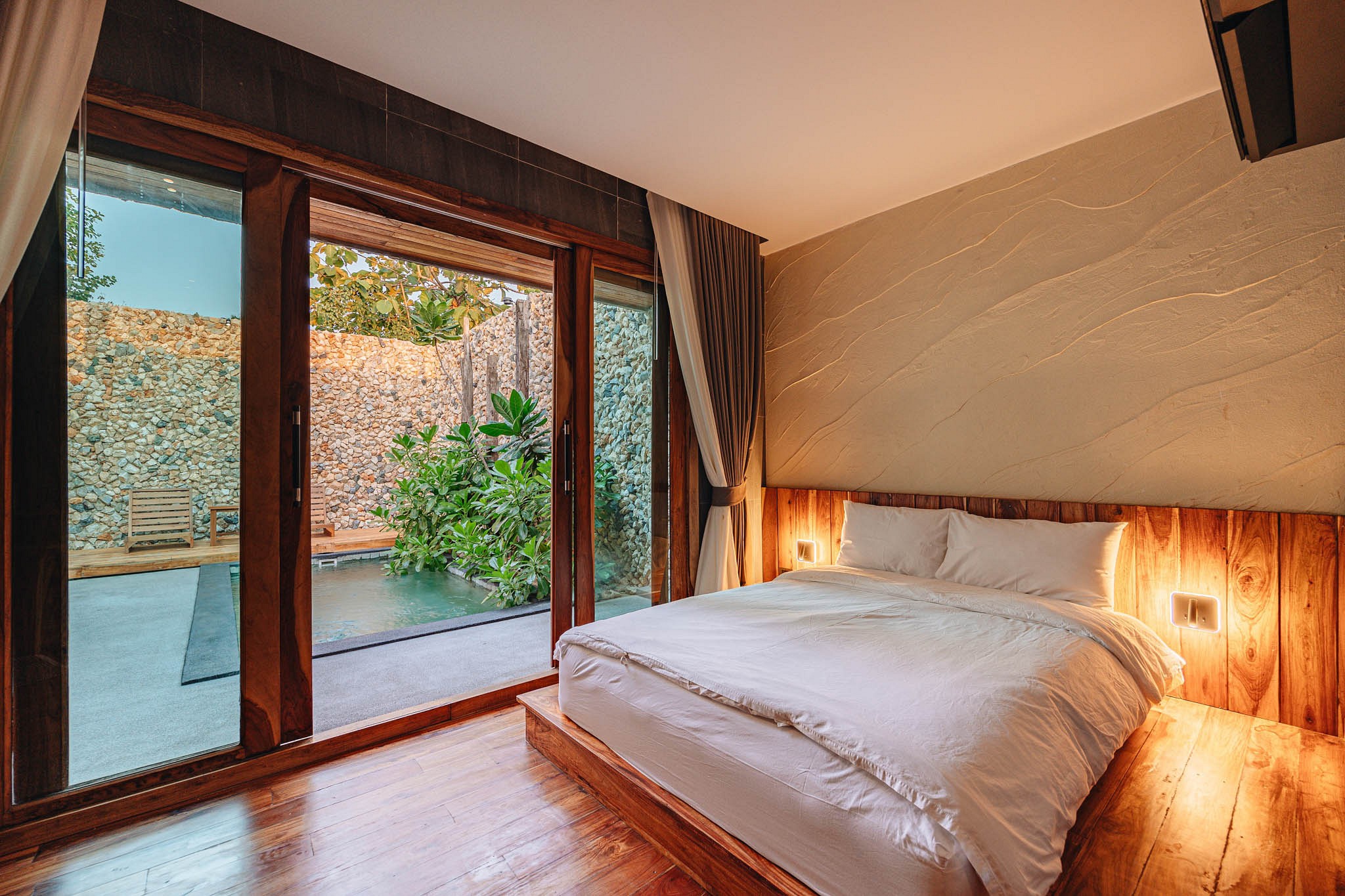 Pool Suite Room